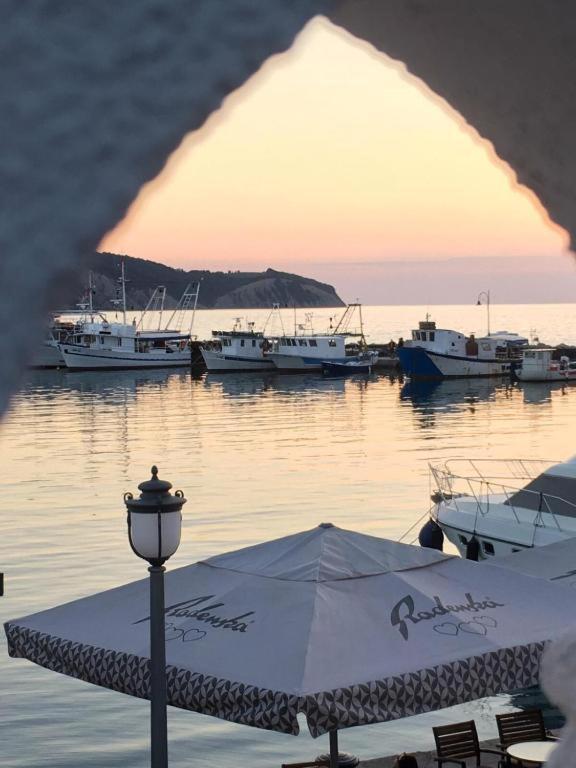 First Row To The Sea - Maremi Izola Apartment Terrace Exterior photo